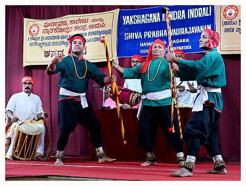 ಉಡುಪಿಯ ಪೂರ್ಣಪ್ರಜ್ಞ ಕಾಲೇಜ್​ನಲ್ಲಿ ಇಂದ್ರಾಳಿ ಯಕ್ಷಗಾನ ಕೇಂದ್ರದ ಯಕ್ಷರಂಗ ವಿಭಾಗದ ಕಲಾವಿದರು ಪ್ರಾತ್ಯಕ್ಷಿಕೆ ನೀಡಿದರು.