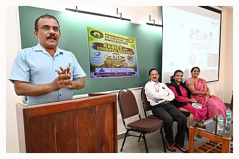 ಉಡುಪಿಯ ಪೂರ್ಣಪ್ರಜ್ಞ ಪ.ಪೂ. ಕಾಲೇಜ್​ನಲ್ಲಿ ಇಕೋ ಕ್ಲಬ್​ ಉದ್ಘಾಟಿಸಿ ಡಾ.ಪ್ರಶಾಂತ್​ ಶೆಟ್ಟಿ ಮಾತನಾಡಿದರು. ಸಿ.ಸುರೇಶ್​ ತುಂಗ, ಡಾ.ಪುಷ್ಪಾ ಜಿ. ಮಾಲಗಿತ್ತಿಮಠ, ಪದ್ಮಾ ಎ. ಆಚಾರ್ಯ ಇದ್ದರು.