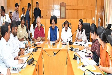 ಸಿಎಂ ಕಾರ್ಯಕ್ರಮದ ಪೂರ್ವಭಾವಿ ಸಭೆ ತುಮಕೂರಿನಲ್ಲಿ ಡಾ.ಜಿ.ಪರಮೇಶ್ವರ ಅಧ್ಯಕ್ಷತೆಯಲ್ಲಿ ಜರುಗಿತು.  