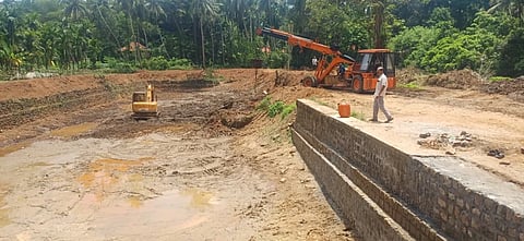 ಭರದಿಂದ ನಡೆಯುತ್ತಿರುವ ಕೋಟಿಕೆರೆಯ ಹೂಳೆತ್ತುವ ಕಾರ್ಯ 