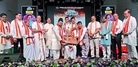ಪುತ್ತೂರಿನಲ್ಲಿ ಗಾಣಿಗ ಸಂಗಮ ಕಾರ್ಯಕ್ರಮದಲ್ಲಿ ಪ್ರಹ್ಲಾದ್ ದಾಮೋದರದಾಸ್ ಮೋದಿ ಅವರನ್ನು ಸನ್ಮಾನಿಸಲಾಯಿತು. ವಿಧಾನ ಪರಿಷತ್ ಸದಸ್ಯ ಕಿಶೋರ್ ಕುಮಾರ್, ಸಂಘದ ಅಧ್ಯಕ್ಷ ಲಕ್ಷ್ಮೀಪ್ರಸಾದ್ ಬೆಟ್ಟ, ಮುಂಬೈ ಸಾಪಲ್ಯ ಸೇವಾ ಸಂಘದ ಅಧ್ಯಕ್ಷ ಶ್ರೀನಿವಾಸ ಪಿ.ಸಪಲ್ಯ, ಕೆಪಿಸಿಸಿ ಉಪಾಧ್ಯಕ್ಷ ವಿ.ಆರ್.ಸುದರ್ಶನ್, ಅಖಿಲ ಕರ್ನಾಟಕ ಗಾಣಿಗ ಸಂಘದ ಎಂ.ಆರ್.ರಾಜಶೇಖರ್ ಗಾಣಿಗ, ಕರ್ನಾಟಕ ಗಾಣಿಗ ಅಭಿವೃದ್ಧಿ ನಿಗಮ ಅಧ್ಯಕ್ಷ ವಿಶ್ವಾಸ್ ಕುಮಾರ್‌ದಾಸ್ ಮತ್ತಿತರರಿದ್ದರು. 