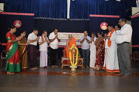 ಜನ್ಮದಿನೋತ್ಸವ ಗ್ರಾಮೋತ್ಸವದ ಅಂಗವಾಗಿ ನಡೆದ ಕೆಸರ್ದ ಒಳಾಂಗಣ ಸ್ಪರ್ಧೆಗಳಿಗೆ ಶ್ರೀಗುರುದೇವದತ್ತ ಸಂಸ್ಥಾನದ ಶ್ರೀ ಗುರುದೇವಾನಂದ ಸ್ವಾಮೀಜಿ ಚಾಲನೆ ನೀಡಿದರು. ಲೋಕನಾಥ ಶೆಟ್ಟಿ ತಾಳಿಪ್ಪಾಡಿಗುತ್ತು, ಕೃಷ್ಣ ಶೆಟ್ಟಿ ತಾರೆಮಾರು, ಭವಾನಿಶಂಕರ ಶೆಟ್ಟಿ ಪುತ್ತೂರು, ಶಶಿಧರ ಶೆಟ್ಟಿ ಜಮ್ಮದಮನೆ ಇದ್ದರು. 