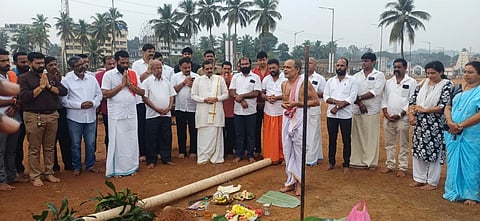 3ನೇ ವರ್ಷದ ಶ್ರೀನಿವಾಸ ಕಲ್ಯಾಣೋತ್ಸವ, ಸಾಮೂಹಿಕ ವಿವಾಹ, ಹಿಂದವಿ ಸಾಮ್ರಾಜ್ಯೋತ್ಸವ ಕಾರ್ಯಕ್ರಮದ ಅಂಗವಾಗಿ ನಡೆದ ಚಪ್ಪರ ಮುಹೂರ್ತ ಮಹಾಲಿಂಗೇಶ್ವರ ದೇವಸ್ಥಾನ ಅರ್ಚಕ ವಿ.ಎಸ್.ಭಟ್ ನೇತರತ್ವದಲ್ಲಿ ನಡೆಯಿತು.