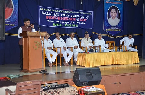ಅಳಿಕೆಯಲ್ಲಿ ಕರ್ನಾಟಕ ಕೇಡರ್‌ನ ಐಪಿಎಸ್ ಅಧಿಕಾರಿ ತರಬೇತಿದಾರ ಸೂರಜ್ ಕೆ.ಎಲ್. ಮಾತನಾಡಿದರು. ಡಾ.ವಿಕ್ರಮ್ ಶೆಟ್ಟಿ, ಬಸವರಾಜ್ ಎಸ್., ಎಸ್.ಚಂದ್ರಶೇಖರ ಭಟ್, ಹರಿಪ್ರಸಾದ್ ವಿ.ಎನ್. ಇದ್ದರು.