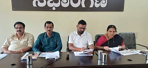 ವಿಟ್ಲ ಪಟ್ಟಣ ಪಂಚಾಯಿತಿಯ ೨೦೦೬-೨೭ನೇ ಸಾಲಿನ ಆಯವ್ಯಯವನ್ನು ಅಧ್ಯಕ್ಷ ಕರುಣಾಕರ ನಾಯ್ತೊಟ್ಟು ಮಂಡಿಸಿದರು. ಉಪಾಧ್ಯಕ್ಷ ಸಂಗೀತಾ ಪಾಣೆಮಜಲು, ಸ್ಥಾಯಿ ಸಮಿತಿ ಅಧ್ಯಕ್ಷ ಅಶೋಕ್ ಕುಮಾರ್ ಶೆಟ್ಟಿ, ಮುಖ್ಯಧಿಕಾರಿ ಕರುಣಾಕರ ಉಪಸ್ಥಿತರಿದ್ದರು.