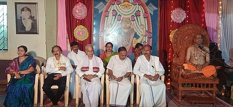 ಶ್ರೀಧಾಮ ಶ್ರೀ ದುರ್ಗಾ ಮಹಾಲಕ್ಷ್ಮೀ ಕ್ಷೇತ್ರದಲ್ಲಿ ಶ್ರೀ ವರಮಹಾಲಕ್ಷ್ಮೀ ವ್ರತಾಚರಣೆಯ ಸಾಮೂಹಿಕ ಲಕ್ಷ್ಮೀ ಪೂಜೆಯಲ್ಲಿ ಶ್ರೀಧಾಮ ಶ್ರೀ ದುರ್ಗಾ ಮಹಾಲಕ್ಷ್ಮೀ ಕ್ಷೇತ್ರದ ಶ್ರೀ ಮೋಹನದಾಸ ಪರಮಹಂಸ ಸ್ವಾಮೀಜಿ ಆಶೀರ್ವಚನ ನೀಡಿದರು.