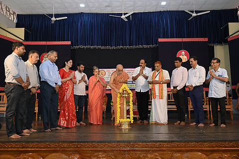 ವೈದ್ಯಕೀಯ ಸೇವಾ ಶಿಬಿರವನ್ನು ಒಡಿಯೂರು ಶ್ರೀ ಗುರುದೇವದತ್ತ ಸಂಸ್ಥಾನದ ಶ್ರೀ ಗುರುದೇವಾನಂದ ಸ್ವಾಮೀಜಿ ಉದ್ಘಾಟಿಸಿದರು. ಸಾಧ್ವಿ ಮಾತಾನಂದಮಯೀ, ಎ.ಸುರೇಶ್ ರೈ, ಲೋಕನಾಥ ಶೆಟ್ಟಿ ತಾಳಿಪ್ಪಾಡಿಗುತ್ತು, ವೆಂಕಟ್ರಮಣ ಹೊಳ್ಳ, ಅಶೋಕ್ ಕುಮಾರ್ ಉಪಸ್ಥಿತರಿದ್ದರು.