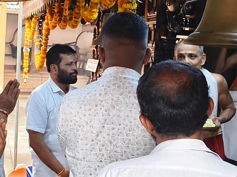 ಮಹಾಲಿಂಗೇಶ್ವರ ದೇವಸ್ಥಾನದ ನಡೆಯಲ್ಲಿ ವಿಶೇಷ ಪ್ರಾರ್ಥನೆಯಲ್ಲಿ ಭಾಗಿಯಾದ ಅರುಣ್ ಕುಮಾರ್ ಪುತ್ತಿಲ ಮತ್ತು ತಂಡ.