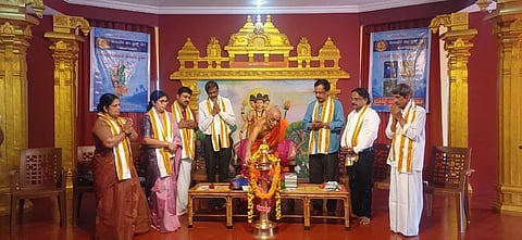 ಒಡಿಯೂರು ಶ್ರೀ ಗುರುದೇವ ಜ್ಞಾನಮಂದಿರದಲ್ಲಿ ತುಲುವೆರೆ ಕಲ ಟ್ರಸ್ಟ್ ವತಿಯಿಂದ ಆಯೋಜಿಸಿದ ತುಲುವೆರೆ ಕಲ ವಾರ್ಷಿಕೋತ್ಸವ ಮತ್ತು ಕೃತಿ ಬಿಡುಗಡೆ ಕಾರ್ಯಕ್ರಮ ಒಡಿಯೂರು ಸ್ವಾಮೀಜಿ ಉದ್ಘಾಟಿಸಿದರು. ತುಲುವೆರೆ ಕಲ ಟ್ರಸ್ಟ್ ಅಧ್ಯಕ್ಷೆ ಗೀತಾ ಲಕ್ಷ್ಮೀಶ್, ಹಿರಿಯ ಸಾಹಿತಿ ನಾರಾಯಣ ರೈ ಕ್ಕುಕ್ಕುವಳ್ಳಿ, ಟ್ರಸ್ಟ್ ಗೌರವಾಧ್ಯಕ್ಷ ಮುದ್ದು ಮೂಡುಬೆಳ್ಳೆ, ಗುರುದೇವ ವಿದ್ಯಾಪೀಠದ ಸಂಚಾಲಕ ಗಣಪತಿ ಭಟ್ ಸೇರಾಜೆ ಮೊದಲಾದವರು ಉಪಸ್ಥಿರಿದ್ದರು.  
