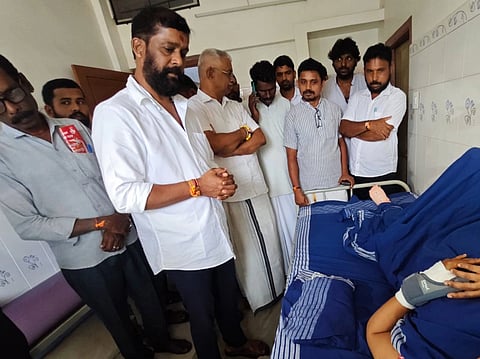 ಪುತ್ತೂರು ಆಸ್ಪತ್ರೆಗೆ ಭೇಟಿ ನೀಡಿ ಮಹಿಳೆಯ ಆರೋಗ್ಯ ವಿಚಾರಿಸಿದ ವಿಶ್ವ ಹಿಂದೂ ಪರಿಷತ್ ಸಹ ಕಾರ್ಯದರ್ಶಿ ಶರಣ್ ಪಂಪ್‌ವೆಲ್.