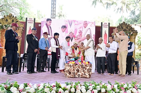 ಬಪ್ಪಳಿಗೆಯಲ್ಲಿ ಪರಮವೀರ ಚಕ್ರ ಪ್ರಶಸ್ತಿ ಪುರಸ್ಕೃತ ಲೆಫ್ಟಿನೆಂಟ್ ಸಂಜಯ್ ಕುಮಾರ್ ಅವರಿಗೆ ಸಾರ್ವಜನಿಕ ಸನ್ಮಾನ ನಡೆಯಿತು. ಪ್ರಮುಖರಾದ ಎಂ.ಎನ್.ಭೋಜೇಗೌಡ, ಸುಬ್ರಹ್ಮಣ್ಯ ನಟ್ಟೋಜ, ರಾಜಶ್ರೀ ಎಸ್.ನಟ್ಟೋಜ ಮತ್ತಿತರರಿದ್ದರು.