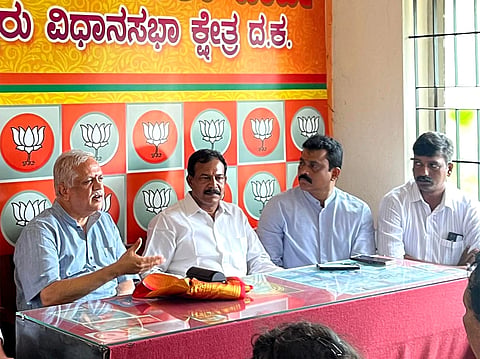 ಬಿಜೆಪಿ ರಾಷ್ಟ್ರೀಯ ಸಂಘಟನಾ ಕಾರ್ಯದರ್ಶಿ ಬಿ.ಎಲ್.ಸಂತೋಷ್ ಪುತ್ತೂರು ಬಿಜೆಪಿ ಕಚೇರಿಗೆ ಭೇಟಿ ನೀಡಿ ಸಮಾಲೋಚನೆ ನಡೆಸಿದರು.