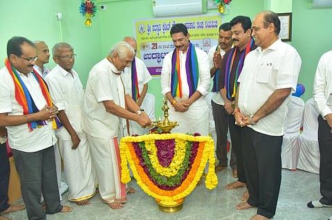 ನೆಹರುನಗರ ಕಲ್ಲೇಗದಲ್ಲಿ ಸರಸ್ವತಿ ಕ್ರೆಡಿಟ್‌ ಸೌಹಾರ್ದ ಸಹಕಾರಿ ಸಂಘದ 21ನೇ ಶಾಖೆಯನ್ನು ವಿವೇಕಾನಂದ ವಿದ್ಯಾವರ್ಧಕ ಸಂಘದ ಅಧ್ಯಕ್ಷ ಡಾ.ಕಲ್ಲಡ್ಕ ಪ್ರಭಾಕರ ಭಟ್‌ ಉದ್ಘಾಟಿಸಿದರು. ಕಿಶೋರ್‌ ಕುಮಾರ್‌ ಬೊಟ್ಯಾಡಿ, ನಳಿನ್‌ ಕುಮಾರ್‌ ಕಟೀಲ್‌, ಎಸ್‌.ಆರ್‌.ಸತೀಶ್ಚಂದ್ರ ಇತರರಿದ್ದರು.