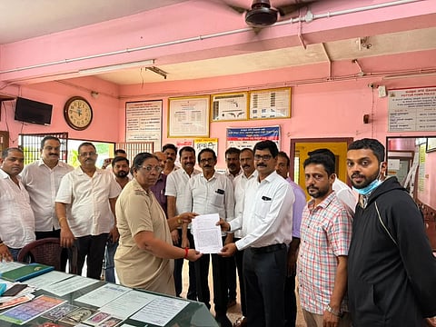 ಉಡುಪಿ ಶಾಸಕ ಯಶ್‌ಪಾಲ್ ಸುವರ್ಣ ವಿರುದ್ಧ ಪುತ್ತೂರು ನಗರ ಠಾಣೆಗೆ ಕಾಂಗ್ರೆಸ್ ಪ್ರಚಾರ ಸಮಿತಿಯಿಂದ ದೂರು ನೀಡಲಾಯಿತು. ಪ್ರಮುಖರಾದ ಡಾ.ರಾಜಾರಾಮ್ ಕೆ.ಬಿ., ಎಚ್.ಮಹಮ್ಮದ್ ಅಲಿ, ಎನ್.ಚಂದ್ರಹಾಸ ಶೆಟ್ಟಿ, ಶಶಿಕಿರಣ್ ರೈ ಇತರರು ಇದ್ದರು.