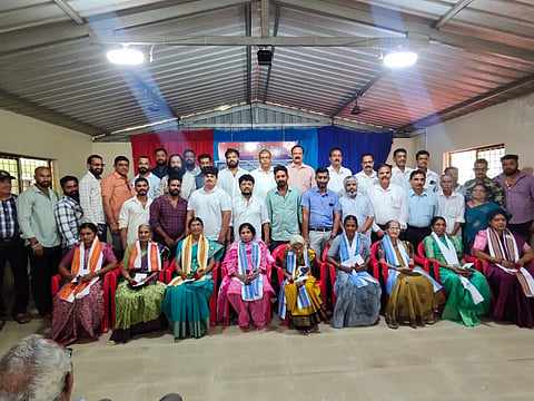 ಕಾರ್ಗಿಲ್‌ ವಿಜಯ್‌ ದಿವಸ್‌ ಅಂಗವಾಗಿ ಪುತ್ತೂರು ಸೈನಿಕ ಭವನದಲ್ಲಿ ಅರ್ಹ ಸೈನಿಕ ಕುಟುಂಬಗಳಿಗೆ ಸೈನಿಕ ಕಲ್ಯಾಣ ನಿಧಿ ವಿತರಿಸಲಾಾುತು. ಸತ್ಯಜಿತ್‌ ಸುರತ್ಕಲ್‌, ಶ್ರೀಕಾಂತ್‌ ಶೆಟ್ಟಿ, ವಸಂತ ಗೌಡ ಇತರರು ಇದ್ದರು.