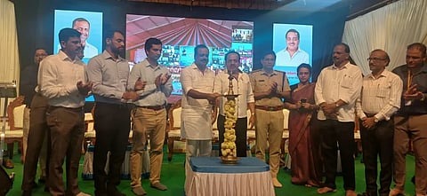 ಪುತ್ತೂರು ತಾಲೂಕುಮಟ್ಟದ ಪ್ರಜಾಸೇವೆ ಆಂದೋಲನವನ್ನು ಜಿಲ್ಲಾ ಉಸ್ತುವಾರಿ ಸಚಿವ ಯು.ಟಿ.ಖಾದರ್ ಫರೀದ್ ಉದ್ಘಾಟಿಸಿದರು. ಶಾಸಕ ಅಶೋಕ್ ಕುಮಾರ್ ರೈ, ಜಿಲ್ಲಾಧಿಕಾರಿ ದರ್ಶನ್ ಎಚ್.ವಿ., ಎಸ್‌ಪಿ ಡಾ.ಅರುಣ್ ಕೆ., ಸಹಾಯಕ ಆಯುಕ್ತೆ ಸ್ಟೆಲ್ಲಾ ವರ್ಗೀಸ್ ಇದ್ದರು.