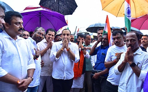 ಪುತ್ತೂರು ಬಿಜೆಪಿ ಆಯೋಜಿಸಿದ್ದ ತಿರಂಗಾ ಯಾತ್ರೆಗೆ ಮಹಾಲಿಂಗೇಶ್ವರ ದೇವಸ್ಥಾನದ ಮುಂಭಾಗ ಹೈಕೋರ್ಟ್ ವಕೀಲ ಡಾ.ಅರುಣ್‌ಶ್ಯಾಮ್ ಚಾಲನೆ ನೀಡಿದರು. ಮಾಜಿ ಸಚಿವ ಸಿ.ಟಿ.ರವಿ, ಸಂಸದ ಕ್ಯಾ.ಬ್ರಿಜೇಶ್ ಚೌಟ, ಬಿಜೆಪಿ ಜಿಲ್ಲಾಧ್ಯಕ್ಷ ಸತೀಶ್ ಕುಂಪಲ, ಶಾಸಕರಾದ ವೇದವ್ಯಾಸ ಕಾಮತ್, ಡಾ.ಭರತ್ ಶೆಟ್ಟಿ, ಹರೀಶ್ ಪೂಂಜ, ಭಾಗೀರಥಿ ಮುರುಳ್ಯ, ರಾಜೇಶ್ ನಾಕ್ ಇದ್ದರು.