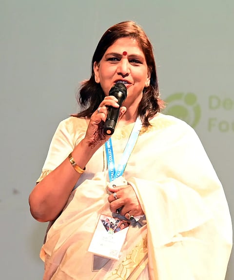 foundation ದೇಶಪಾಂಡೆ ಫೌಂಡೇಶನ್ ವತಿಯಿಂದ ಹುಬ್ಬಳ್ಳಿಯಲ್ಲಿ ಏರ್ಪಡಿಸಿದ್ದ ಡೆವಲಪ್ಮೆಂಡ್ ಡೈಲಾಗ್​ನಲ್ಲಿ ಎಐಯು ಪ್ರಧಾನ ಕಾರ್ಯದರ್ಶಿ ಡಾ. ಪಂಕಜ ಮಿತ್ತಲ್ ಮಾತನಾಡಿದರು.