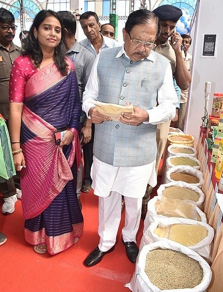 ತುಮಕೂರಿನ ಸಿರಿಧಾನ್ಯ ಮೇಳದಲ್ಲಿ ಭಾಗವಹಿಸಿದ್ದ ಸಚಿವ ಪರಮೇಶ್ವರ್​