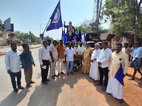 ಅಂಬೇಡ್ಕರ್​ ಜಯಂತಿ ನಿಮಿತ್ತ ವಿವಿಧ ಸಂಘಟನೆ ವತಿಯಿಂದ ಪರ್ಕಳದಲ್ಲಿ ಆಯೋಜಿಸಿದ್ದ  'ಭೀಮಯಾನ' ಮೆರವಣಿಗೆಗೆ ಸುಮಿತ್ರಾ ನಾಯಕ್​ ಹಾಗೂ ಮೋಹನದಾಸ್​ ನಾಯಕ್​ ಚಾಲನೆ ನೀಡಿದರು. ಸಂದೀಪ್​ ಶೆಟ್ಟಿ, ಯು. ಪರಮೇಶ್ವರ್​ ಉಪ್ಪೂರು, ಗಣೇಶ್​ರಾಜ್​ ಸರಳಬೆಟ್ಟು, ರಾಜಕುಮಾರ್​ ಪೆರ್ಣಂಕಿಲ ಇತರರಿದ್ದರು.