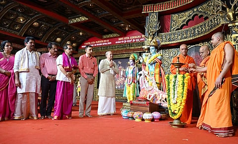 ಉಡುಪಿ ಪುತ್ತಿಗೆ ಮಠದ ಪರ್ಯಾಯದ ಅವಧಿಯ ಕಾರ್ಯಕ್ರಮಗಳ ಸಮಾರೋಪ ಸಮಾರಂಭವನ್ನು ನಿರ್ಮಲಾನಂದನಾಥ ಶ್ರೀಗಳು ಉದ್ಘಾಟಿಸಿದರು. ಸುಗುಣೇಂದ್ರ ಶ್ರೀ, ಸುಶ್ರೀಂದ್ರಶ್ರೀ, ಜಯಕರ್​ ಶೆಟ್ಟಿ ಇಂದ್ರಾಳಿ, ಹರಿಶ್ಚಂದ್ರ, ಡಾ. ವ್ಯಾಸರಾಜ ತಂತ್ರಿ ಇದ್ದರು.