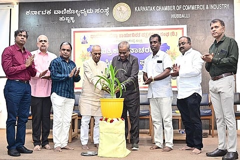 ಹುಬ್ಬಳ್ಳಿಯಲ್ಲಿ ಭಾನುವಾರ ಏರ್ಪಡಿಸಿದ್ದ working journalist ಪತ್ರಿಕಾ ದಿನಾಚರಣೆ ಹಾಗೂ ವಾರ್ಷಿಕ ಪ್ರಶಸ್ತಿ ಪ್ರದಾನ ಸಮಾರಂಭವನ್ನು ವಿಆರ್‌ಎಲ್ ಸಮೂಹ ಸಂಸ್ಥೆಗಳ ಚೇರ್ಮನ್ ಡಾ. ವಿಜಯ ಸಂಕೇಶ್ವರ ಅವರು ಉದ್ಘಾಟಿಸಿದರು.