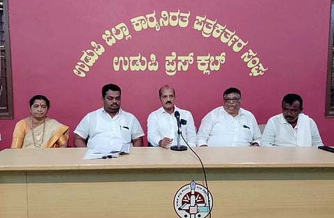 ಉಡುಪಿಯ ಪತ್ರಿಕಾ ಭವನದಲ್ಲಿ ಸುದ್ದಿಗೋಷ್ಠಿಯಲ್ಲಿ ವ್ಯವಸ್ಥಾಪನಾ ಸಮಿತಿ ಸದಸ್ಯ ರಾಜ್​ ಕುಮಾರ್​ ಶೆಟ್ಟಿ ಮಾತನಾಡಿದರು.  ಪ್ರಮೋದ್​ ರೈ ಪಳಜೆಮನೆ,  ಸಂತೋಷ್​ ಕುಲಾಲ್​ ಪಕ್ಕಾಲು, ದಿನೇಶ್​ ಪೂಜಾರಿ, ಲಲಿತಾಂಬಾ ಗೌಡ ಇದ್ದರು.