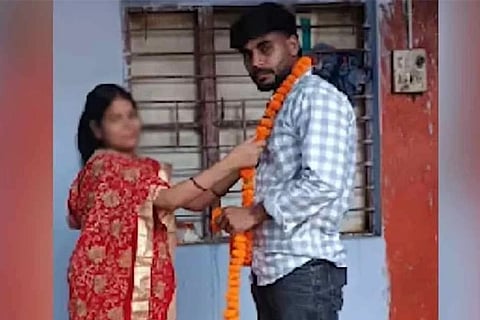 ಲವರ್​ ಜತೆ ಸೇರಿ ನನ್ನನ್ನು ಕೊಲ್ಲಲು ಪತ್ನಿ ಸಂಚು ಮಾಡಿದ್ದಾಳೆ ಕಾಪಾಡಿ ಸರ್​ ಎಂದು ಪೊಲೀಸ್​ ಠಾಣೆ ಮೆಟ್ಟಿಲೇರಿದ ಗಂಡ! Please save me 