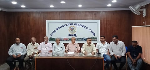 ಮಂಡ್ಯದಲ್ಲಿ ಆಯೋಜಿಸಿದ್ದ ಸುದ್ದಿಗೋಷ್ಠಿಯಲ್ಲಿ ಭೂಮಿ ಸಿದ್ದೇಶ್ವರಸ್ವಾಮಿ ದೇವಸ್ಥಾನ ಅಭಿವೃದ್ಧಿ ಸಮಿತಿ ಅಧ್ಯಕ್ಷ ಕೆ.ಸಿದ್ದರಾಜು ಮಾತನಾಡಿದರು.