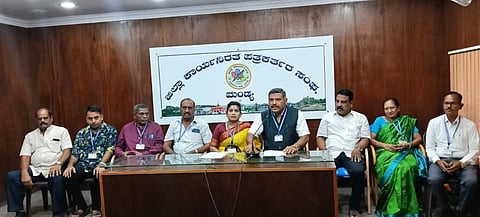 ಮಂಡ್ಯದಲ್ಲಿ ರಾಷ್ಟ್ರೀಯ ಮಾನವ ಹಕ್ಕುಗಳ ಪುರುಷರ ಹಿತರಕ್ಷಣಾ ಟ್ರಸ್ಟ್ ಪದಾಧಿಕಾರಿಗಳು ಸುದ್ದಿಗೋಷ್ಠಿಯಲ್ಲಿ ಆಯೋಜಿಸಿದ್ದರು.