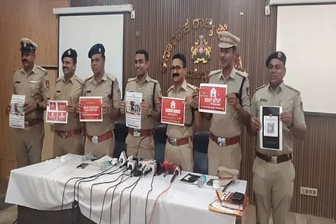 ಶಿವಮೊಗ್ಗ ಡಿಎಆರ್ ಸಭಾಂಗಣದಲ್ಲಿ ಎಲ್‌ಎಚ್‌ಬಿಎಸ್ ಪೋಸ್ಟರ್‌ಗಳನ್ನು ಎಸ್‌ಪಿ ಬಿ.ನಿಖಿಲ್ ಬಿಡುಗಡೆಗೊಳಿಸಿದರು. ಎಎಸ್‌ಪಿ ಎ.ಜಿ.ಕಾರಿಯಪ್ಪ, ಡಿವೈಎಸ್‌ಪಿ ಬಾಬು ಅಂಜನಪ್ಪ, ಇನ್ಸ್‌ಪೆಕ್ಟರ್‌ಗಳಾದ ಹರೀಶ್ ಪಟೇಲ್, ರವಿ ಪಾಟೀಲ್ ಇದ್ದರು.