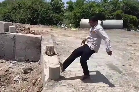 48 ಲಕ್ಷ ರೂ. ವೆಚ್ಚದ ಸೇತುವೆ ಕಾಮಗಾರಿ ಒಂದೇ ಒದೆಗೆ ಕುಸಿತ: ವಿಡಿಯೋ ವೈರಲ್​, ಸ್ಥಳೀಯರ ಆಕ್ರೋಶ! Poor Construction  