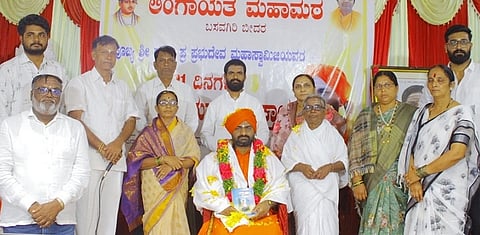 ಶಿವಯೋಗ ಅನುಷ್ಠಾನ ಪೂರ್ಣಗೊಳಿಸಿದ ಲಿಂಗಾಯತ ಮಹಾ ಮಠದ ಪ್ರಭುದೇವ ಸ್ವಾಮೀಜಿ ಅವರನ್ನು ಭಕ್ತರು ಬೀದರ್‍ನ ಬಸವಗಿರಿಯಲ್ಲಿ ಸನ್ಮಾನಿಸಿದರು.