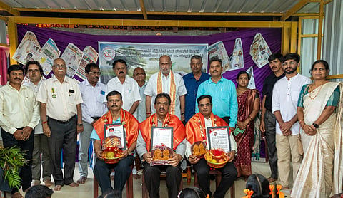 ಯಲ್ಲಾಪುರದ ಸವಣಗೇರಿ ಶಾಲೆಯಲ್ಲಿ ಆಯೋಜಿಸಿದ್ದ ಪತ್ರಿಕಾ ದಿನಾಚರಣೆಯಲ್ಲಿ ಪತ್ರಕರ್ತರಾದ (News Journalists)ನರಸಿಂಹ ಸಾತೊಡ್ಡಿ, ಕೆ.ಎಸ್. ಭಟ್ಟ ಆನಗೋಡ, ನಾಗೇಂದ್ರ ಯಲ್ಲಾಪುರ ಅವರನ್ನು ಸನ್ಮಾನಿಸಲಾತು. ಶಾಸಕ ಶಿವರಾಮ ಹೆಬ್ಬಾರ, ಸುಬ್ರಾಯ ಬಿದ್ರೆಮನೆ, ಸಂಜೀವಕುಮಾರ ಹೊಸ್ಕೇರಿ, ನರಸಿಂಹ ಅಡಿ, ಶೇಷಗಿರಿ ಪ್ರಭು, ಎ.ಎ. ಶೇಖ್ ಇತರರಿದ್ದರು.