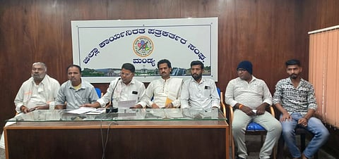ಮಂಡ್ಯದಲ್ಲಿ ಆಯೋಜಿಸಿದ್ದ ಸುದ್ದಿಗೋಷ್ಠಿಯಲ್ಲಿ ಸಮಾಜದ ಜಿಲ್ಲಾಧ್ಯಕ್ಷ ಕೆಂಪರಾಜು ಮಾತನಾಡಿದರು.