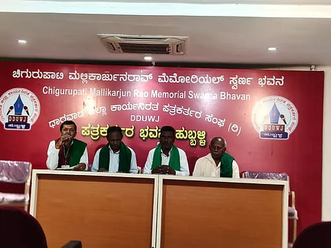  ಸುದ್ದಿಗೋಷ್ಠಿಯಲ್ಲಿ ಮಾತನಾಡಿದ ಕರ್ನಾಟಕ ರಾಜ್ಯ ರೈತ  (farmers) ಸಂಘ ಹಾಗೂ ಹಸಿರು ಉಪಾಧ್ಯಕ್ಷ  ಕಿಶೋರ ಮಿಠಾಯಿ. 