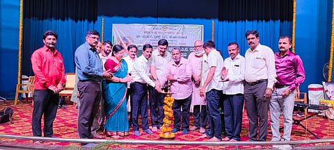 ಮಂಡ್ಯ ನಗರದಲ್ಲಿ ಆಯೋಜಿಸಿದ್ದ ಕನ್ನಡದ ಮಹಾಕವಿ ಡಾ.ಪು.ತಿ.ನ ಅವರ 121ನೇ ಜನ್ಮ ದಿನೋತ್ಸವ ಕಾರ್ಯಕ್ರಮವನ್ನು ಜಿಲ್ಲಾಧಿಕಾರಿ ಡಾ.ಕುಮಾರ ಉದ್ಘಾಟಿಸಿದರು. 