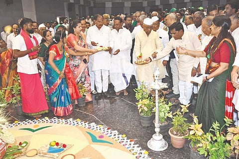 ಕಲಬುರಗಿಯಲ್ಲಿ ಬೆಳೆ ವಿಮೆ ವಿತರಣೆಗೆ ಚಾಲನೆ