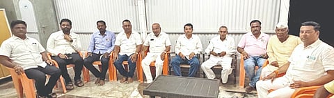 ರಬಕವಿ ದಲಾಲ ಪರಿವಾರದ ವೀರರಾಣಿ ಚನ್ನಮ್ಮ ಫಾರ್ಮ್ ಹೌಸ್‌ನಲ್ಲಿ ನಡೆದ ಪೂರ್ವಭಾವಿ ಸಭೆಯಲ್ಲಿ ಮಹಾದೇವ ಧೂಪದಾಳ ಮಾತನಾಡಿದರು. ರಾಮಣ್ಣ ಹುಲಕುಂದ, ಮಹಾದೇವ ಧೂಪದಾಳ, ಧರೆಪ್ಪ ಉಳ್ಳಾಗಡ್ಡಿ, ಸಂಜಯ ತೆಗ್ಗಿ  ಇತರರಿದ್ದರು.