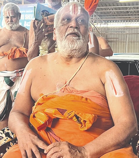 ಬನಹಟ್ಟಿ ಬದ್ರನ್ನವರ ಕಲ್ಯಾಣ ಮಂಟಪದಲ್ಲಿ ಜರುಗಿದ ವೆಂಕಟೇಶ್ವರ ಹಾಗೂ ಪದ್ಮಾವತಿ ಕಲ್ಯಾಣೋತ್ಸವ ಸಮಾರಂಭದಲ್ಲಿ ಮಾಹೇಶ್ವರಿ ಸಮಾಜದ ಅನಂತಶ್ರೀ ವಿಭೂಷಿತ ಜಗದ್ಗುರು ತೋದ್ರಾದಿ ಸ್ವಾಮೀಜಿ ಮಾತನಾಡಿದರು. ಮುರಳಿಧರ ಕಾಬರಾ, ಸುರೇಶ ಚಿಂಡಕ ಇತರರಿದ್ದರು.