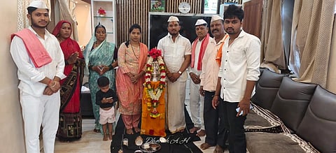  ರಬಕವಿ ಬನಹಟ್ಟಿ ತಾಲೂಕಿನ ಹನಗಂಡಿ ಗ್ರಾಮದ ಗ್ರಾಪಂ ಮಾಜಿ ಸದಸ್ಯ ಧರೇಶ ಅಲ್ಲಪ್ಪ ಹುದ್ದಾರೆ ಅವರ ಮನೆಯಲ್ಲಿ ಹಮ್ಮಿಕೊಂಡಿದ್ದ ಕಂಬಿ ಮಲ್ಲಯ್ಯನ ಪೂಜಾ ಕಾರ್ಯಕ್ರಮದಲ್ಲಿ ಅಪ್ಪಯ್ಯ ಮಠಪತಿ, ಸದಯ್ಯ ಮಠಪತಿ, ಗರುಪ್ರಸಾದ ಕನಬೂರಮಠ ಇತರರಿದ್ದರು.