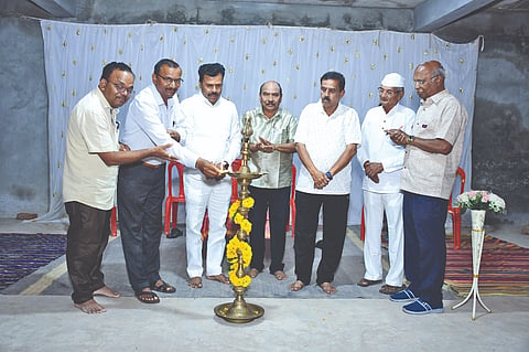 ರಬಕವಿ ಬನಶಂಕರಿ ದೇವಸ್ಥಾನದ ಸಮುದಾಯ ಭವನದಲ್ಲಿ ಎಸ್‌ಎಸ್‌ಎಲ್‌ಸಿ ಹಾಗೂ ಪಿಯುಸಿಯಲ್ಲಿ ಸಾಧನೆಗೈದ ವಿದ್ಯಾರ್ಥಿಗಳ ಸನ್ಮಾನ ಸಮಾರಂಭ ಜರುಗಿತು. ಸಿದ್ದು ಕೊಣ್ಣೂರ, ಡಾ.ಎಸ್.ಬಿ. ಸುಗ್ಗಮದ, ಮ.ಕೃ. ಮೇಗಾಡಿ, ಚನ್ನಬಸು ಬಿಜಾಪುರ, ಪ್ರಭು ಉಮದಿ ಇತರರಿದ್ದರು.