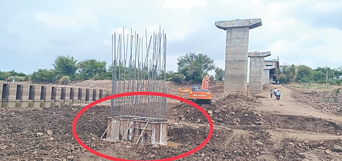 ರಬಕವಿ/ಬನಹಟ್ಟಿ ತಾಲೂಕಿನ ಮಹಿಷವಾಡಗಿ ಸೇತುವೆಯ 7 ಮತ್ತು 8 ನಂಬರ್ ಪಿಲ್ಲರ್‌ಗಳ ಕಾರ್ಯ ಪೂರ್ಣಗೊಳಿಸಿರುವುದು.