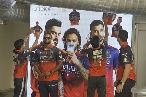 ನಥಿಂಗ್​​ನ ಬೆಂಗಳೂರು ಮಳಿಗೆಗೆ ಆರ್‌ಸಿಬಿ ಆಟಗಾರರ ಭೇಟಿ: ಫ್ಯಾನ್​​ ಜತೆ ಸಂವಹನ ನಡೆಸಿದ ಭುವಿ, ಹೇಜಲ್‌ವುಡ್, ಶೆಫರ್ಡ್, ಬೆಥೆಲ್! RCB