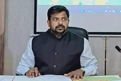 ವಿಜಯಪುರ ಜಿಲ್ಲಾ ಪಂಚಾಯಿತಿ ಸಭಾಂಗಣದಲ್ಲಿ ಸಿಇಒ ರಿಷಿ ಆನಂದ ಅಧಿಕಾರಿಗಳ ಸಭೆ ನಡೆಸಿದರು.