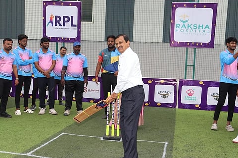 ಆರ್‌ಪಿಎಲ್ ಡಾಕ್ಟರ್ಸ್ ಪ್ರೀಮಿಯರ್ ಲೀಗ್ - 2025ಕ್ಕೆ ಡಾ.ಸಿ.ಎನ್.ಮಂಜುನಾಥ್ ಬ್ಯಾಟಿಂಗ್ ಮಾಡುವ ಮೂಲಕ ಚಾಲನೆ ನೀಡಿದರು.