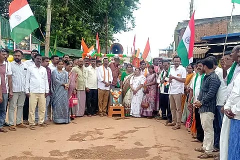 ರಟ್ಟಿಹಳ್ಳಿ ಪಟ್ಟಣದಲ್ಲಿ ಬಿಜೆಪಿ ಘಟಕದಿಂದ 80ನೇ ಸ್ವಾತಂತ್ರ್ಯೋತ್ಸವ ಅಂಗವಾಗಿ ಹರ್ ಘರ್ ತಿರಂಗಾ ಅಭಿಯಾನ ಜರುಗಿತು. ದೇವರಾಜ ನಾಗಣ್ಣನವರ, ಆರ್.ಎನ್. ಗಂಗೋಳ, ಸುಶೀಲ ನಾಡಗೇರ, ಹನುಮಂತಪ್ಪ ಗಾಜೇರ ಇತರರು ಇದ್ದರು.