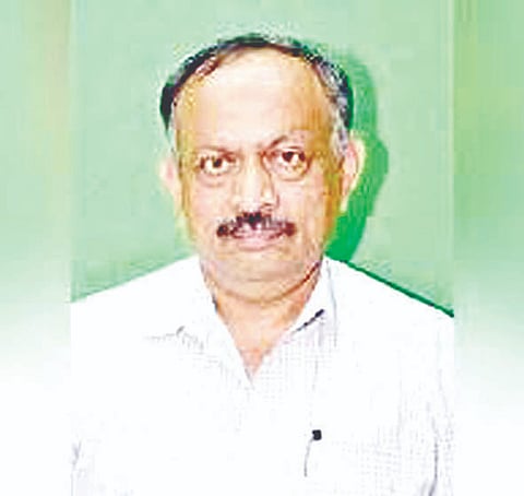 ಪ್ರತ್ಯೇಕ ಎರಡು ಪ್ರಕರಣಗಳ ಸಂಬಂಧ ಸರಿಯಾದ ಮಾಹಿತಿ ಒದಗಿಸದ ಮಳವಳ್ಳಿ ತಹಸೀಲ್ದಾರ್ ಎಸ್.ವಿ.ಲೋಕೇಶ್‌ಗೆ ತಲಾ 25 ಸಾವಿರ ರೂ.ನಂತೆ ಒಟ್ಟು 50 ಸಾವಿರ ರೂ. ದಂಡ ವಿಧಿಸಿ ರಾಜ್ಯ ಮಾಹಿತಿ ಆಯೋಗದ ಆಯುಕ್ತ ರುದ್ರಣ್ಣ ಹರ್ತಿಕೋಟೆ ಆದೇಶಿಸಿದ್ದಾರೆ.