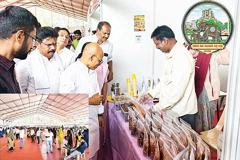 ಜಿಲ್ಲಾ ಉತ್ಸವ ನಿಮಿತ್ತ ರಾಯಚೂರಿನ ಕೃಷಿ ವಿವಿ ಆವರಣದಲ್ಲಿ ಆಯೋಜಿಸಿರುವ ಆಹಾರ ಮೇಳದಲ್ಲಿ ಜಿಲ್ಲಾ ಉಸ್ತುವಾರಿ ಸಚಿವ ಡಾ.ಶರಣ ಪ್ರಕಾಶ ಪಾಟೀಲ್ ಅವರು ಮಳಿಗೆಯೊಂದಕ್ಕೆ ಭೇಟಿ ನೀಡಿ ಮಾಹಿತಿ ಪಡೆದರು. ಆಹಾರ ಮೇಳದಲ್ಲಿ ಸೇರಿದ್ದ ಜನಸಮೂಹ.