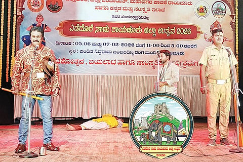 ರಾಯಚೂರಿನ ಪಂ.ಸಿದ್ಧರಾಮ ಜಂಬಲದಿನ್ನಿ ರಂಗಮಂದಿರದಲ್ಲಿ ಜಿಲ್ಲಾ ಉತ್ಸವ ನಿಮಿತ್ತ ಸಿಂಧೂರ ಲಕ್ಷ್ಮಣ ನಾಟಕ ಪ್ರದರ್ಶನಗೊಂಡಿತು.